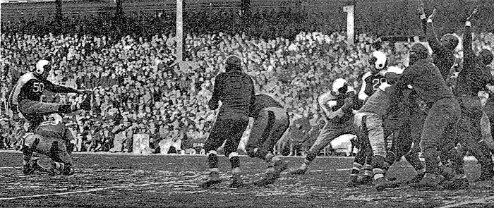Ken Strong kicks Q1 FG.